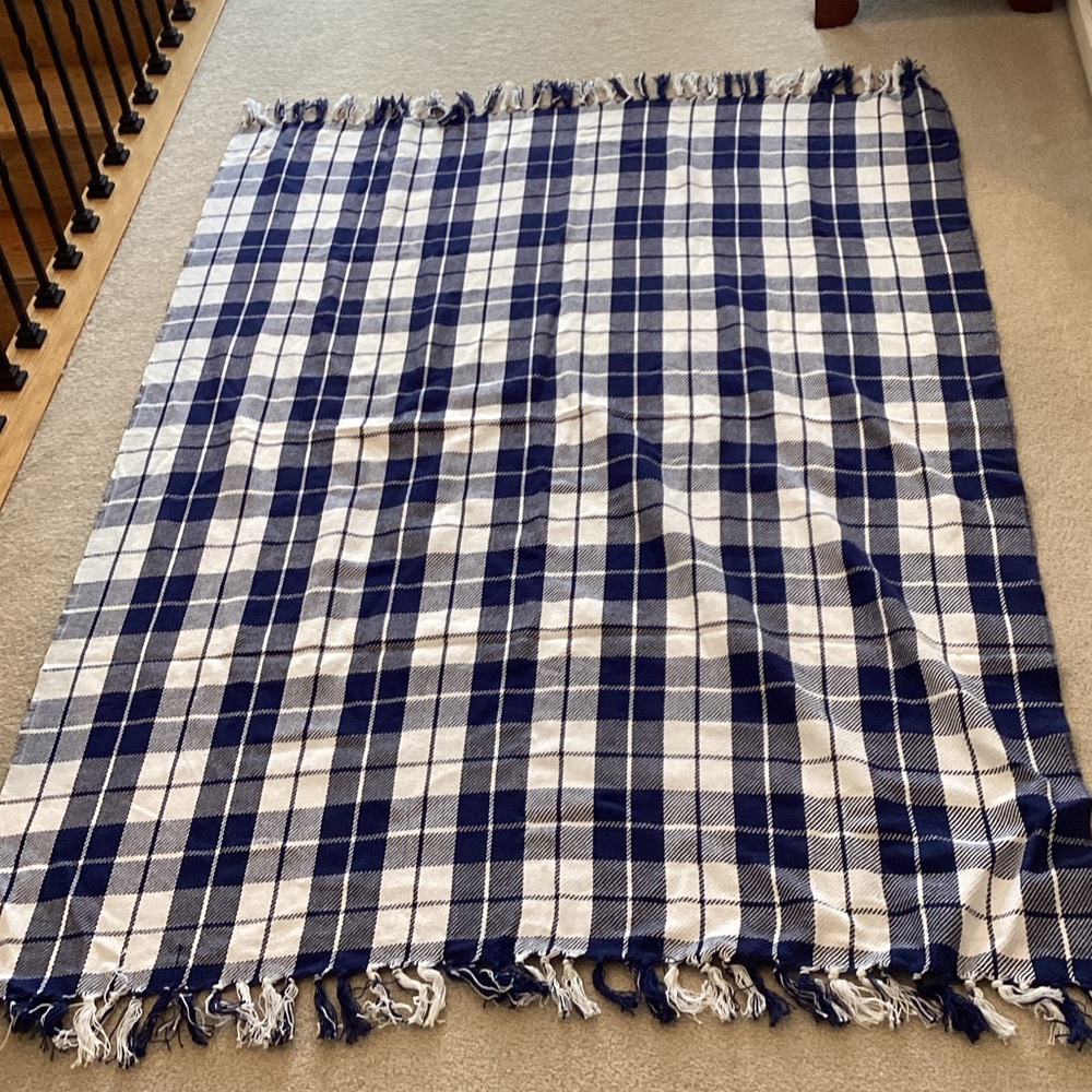 NWT MacKenzie-Childs Navy and White Windowpane Throw - Picture 3 of 3